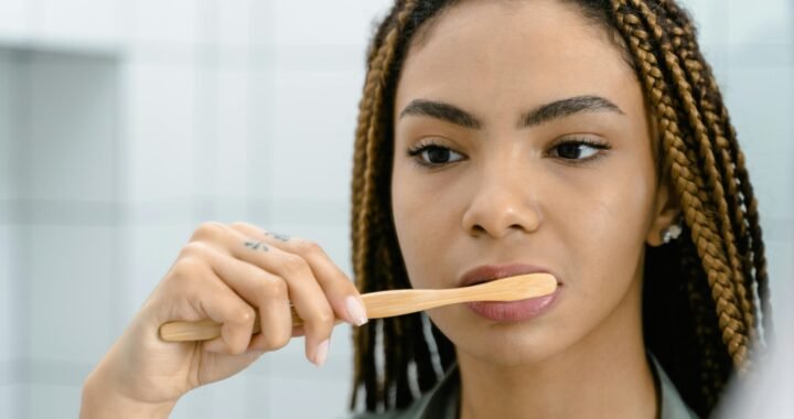Zahnpflege: Warum Bio-Zahnpasta und Mundspülung besser sind